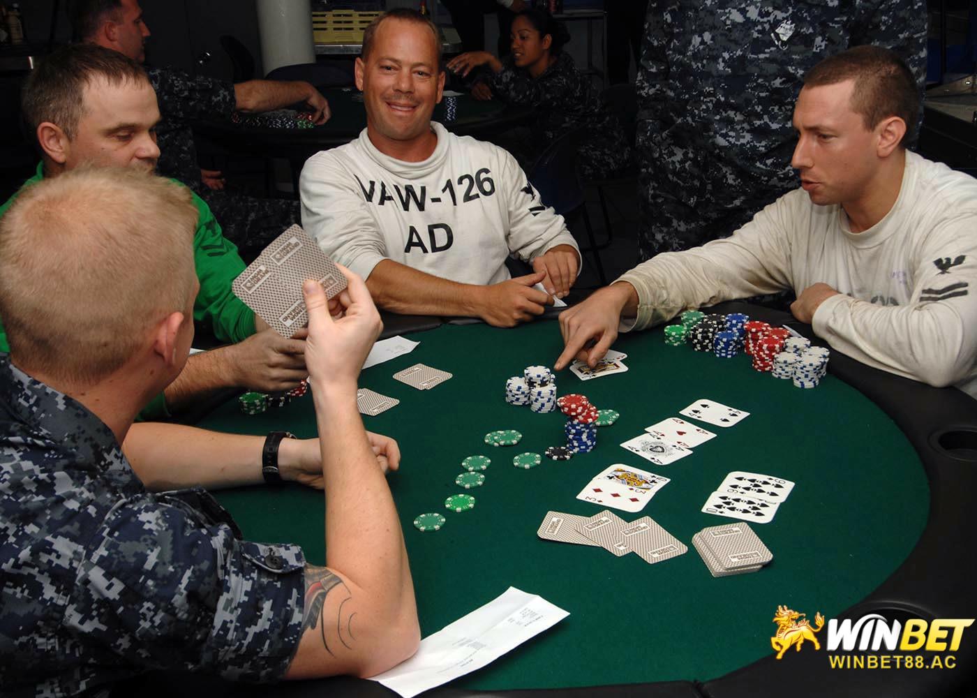 Tìm hiểu chi tiết Rake là gì trong Poker?